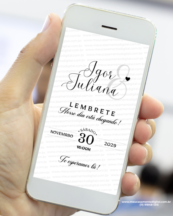 Lembrete de casamento preto minimalista exibido no celular com nome do casal e data