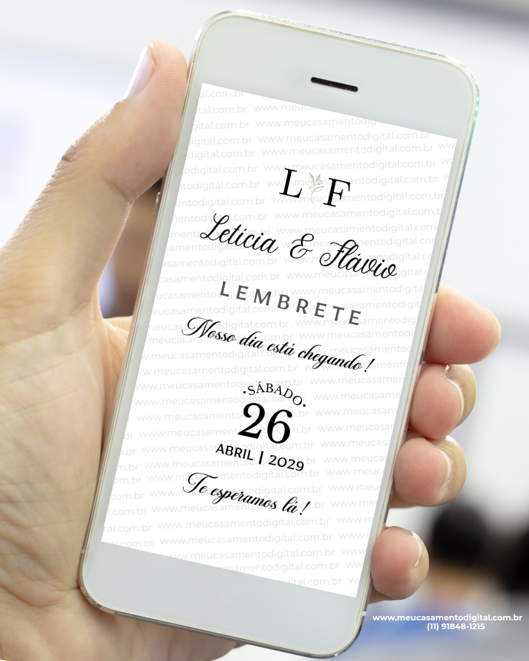 Lembrete digital de casamento preto minimalista com design simples exibido no celular