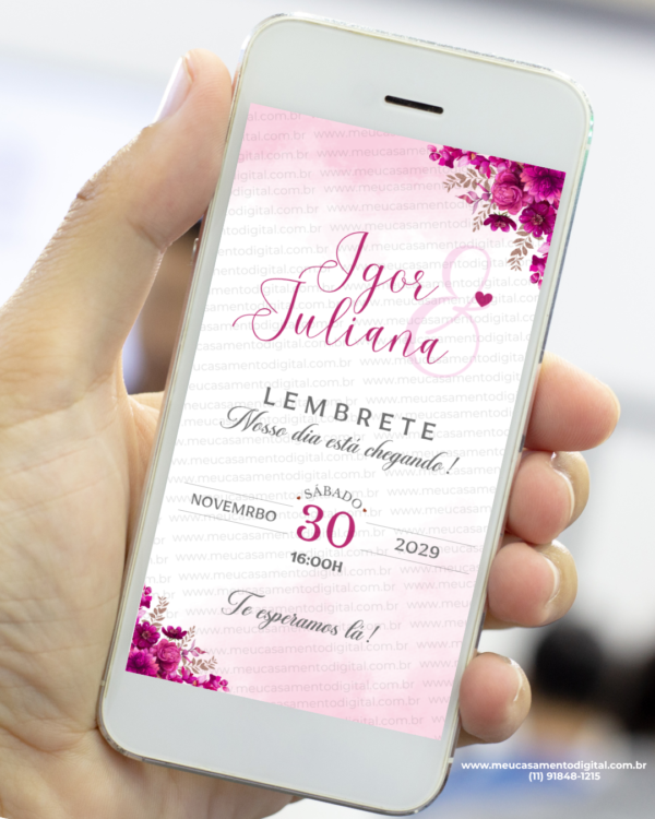 Lembrete digital de casamento fúcsia com flores delicadas exibido no celular para lembrar os convidados da data.