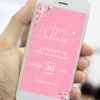 Lembrete digital de casamento em tom rosa com flores delicadas exibido no celular