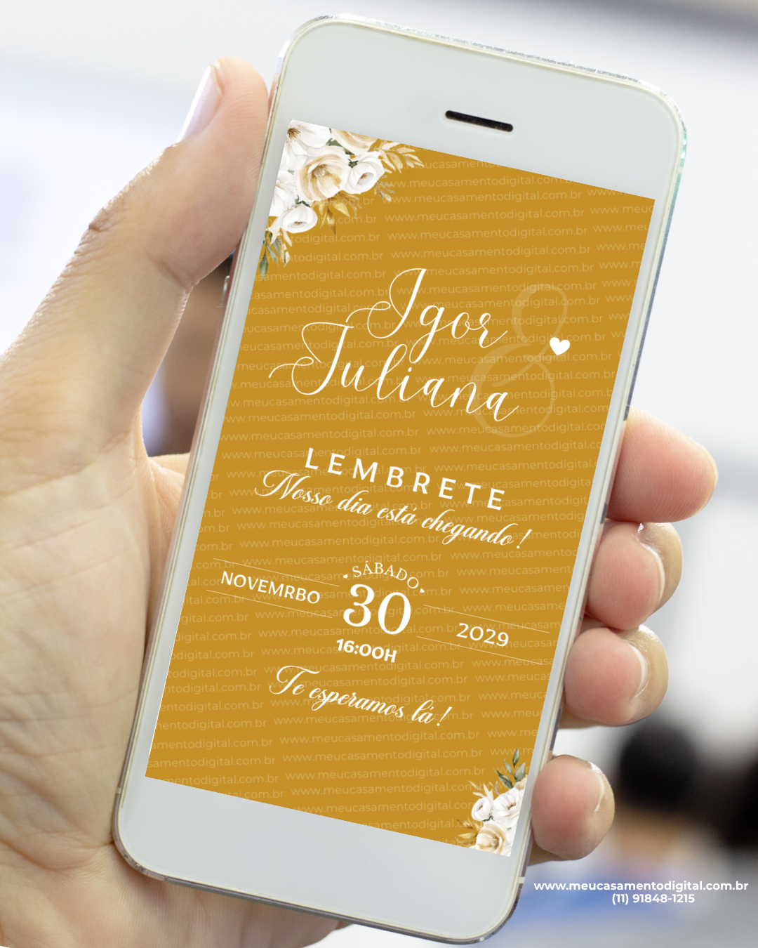 Lembrete digital de casamento dourado com fundo elegante e flores exibido no celular para lembrar os convidados da data