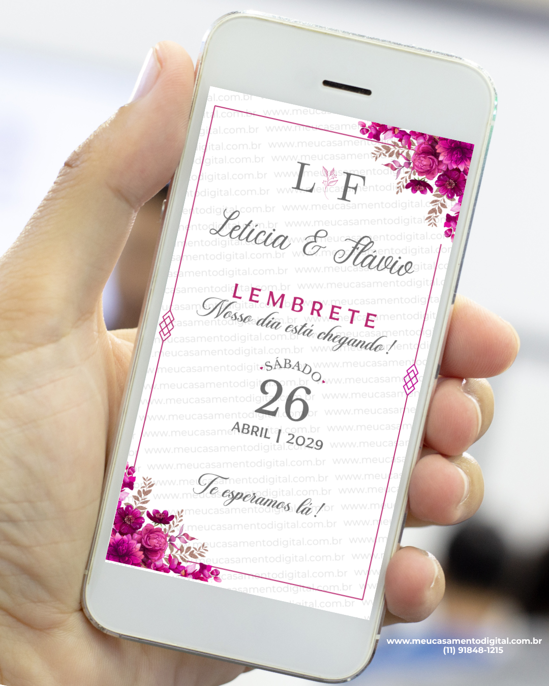 Lembrete digital de casamento floral rosa fúcsia com flores vibrantes exibido no celular para lembrar os convidados da data