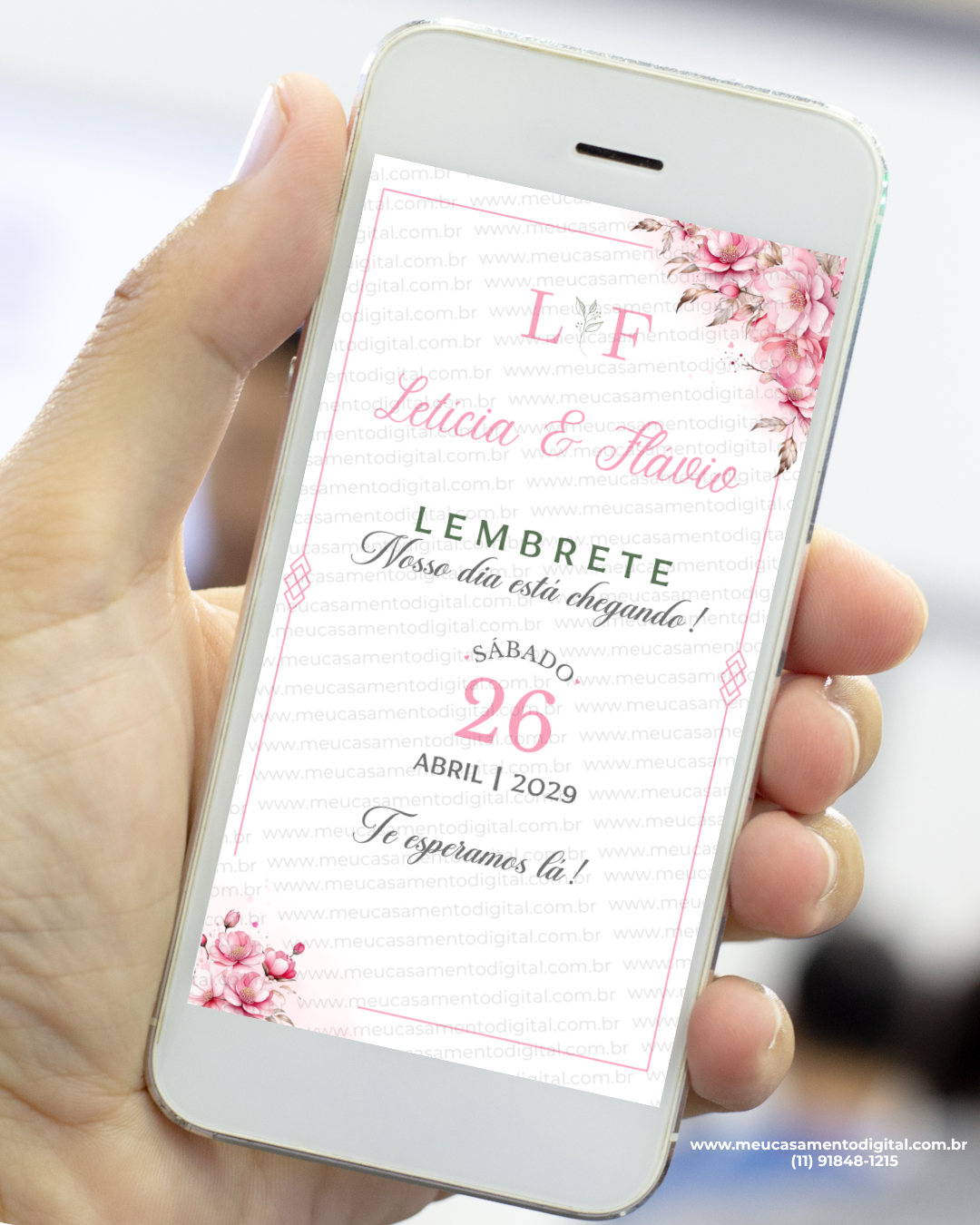 Lembrete digital de casamento rosa claro com flores delicadas exibido no celular para lembrar os convidados da data.