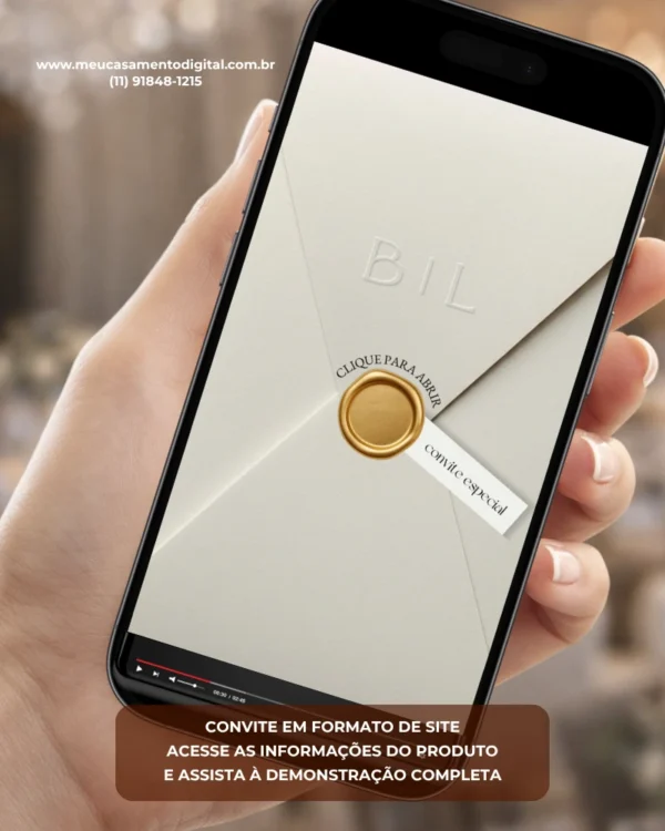 Convite de casamento clássico branco exibido em smartphone, com envelope digital branco e detalhes elegantes.
