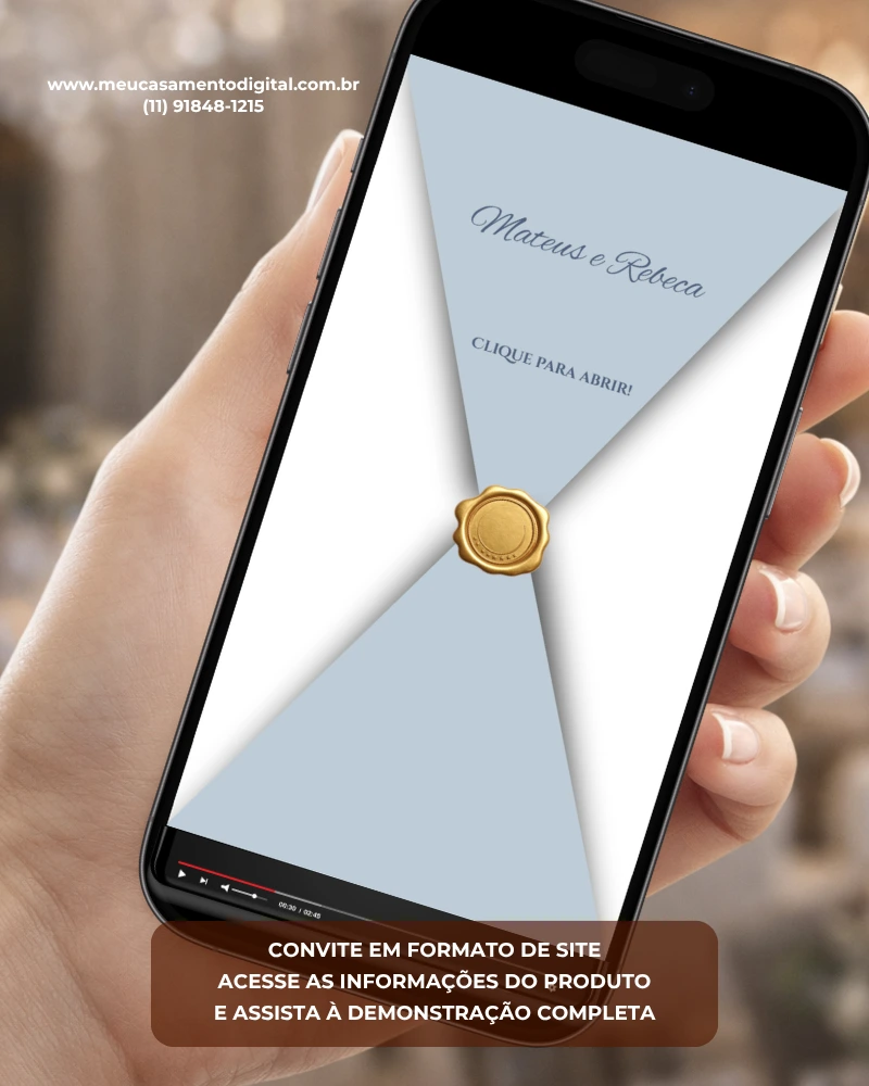 Convite para casamento azul serenity exibido em smartphone, com envelope digital azul claro, selo dourado e nomes dos noivos.