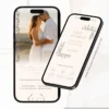 Parte interna do convite para casamento lavanda com foto, exibida em smartphones com informações do casamento e detalhes florais.