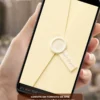 Convite de casamento amarelo digital com envelope elegante, selo delicado e detalhes sofisticados exibido na tela de um celular.