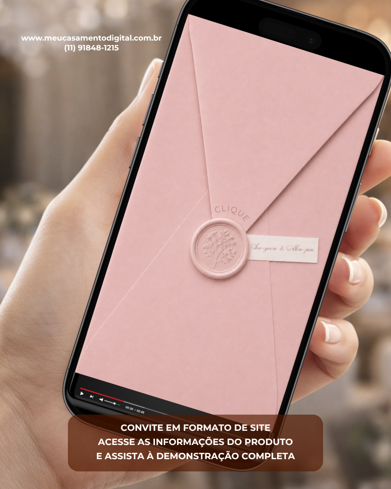 Convite de casamento rosa em formato digital, exibido na tela de um celular, com envelope em tom rosa e selo decorativo delicado.