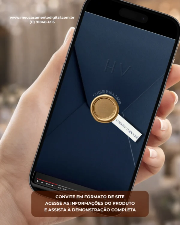 Convite para casamento azul petróleo exibido em um celular, com envelope digital elegante, selo dourado e design sofisticado.