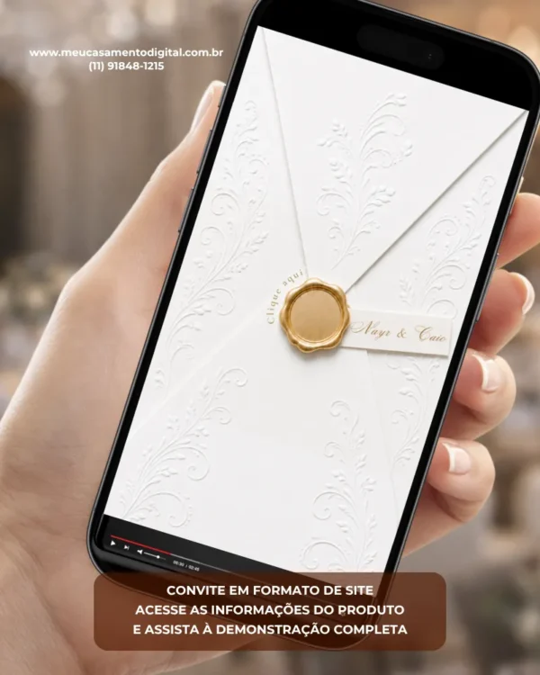 Convite para casamento branco em formato digital, exibido na tela de um celular, com envelope branco, detalhes em relevo e selo dourado.
