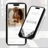 Página interna de convite para casamento preto com fotos, design digital elegante, detalhes ornamentais e informações do evento.
