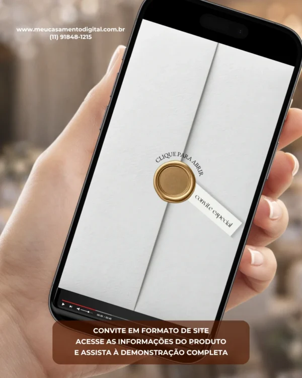 Modelo de convite de casamento clássico branco exibido em celular, com design elegante, foto dos noivos e detalhes delicados em dourado.