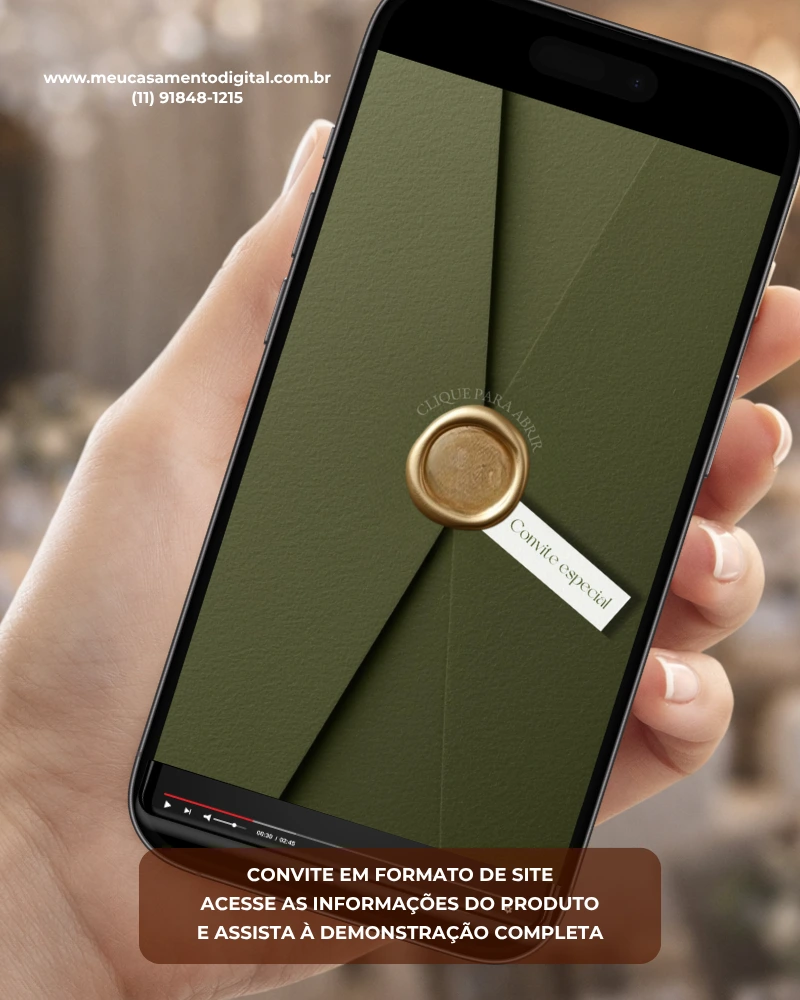 Modelo de convite verde oliva para casamento exibido em um celular, com envelope elegante, selo dourado e design sofisticado.
